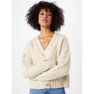 Vero Moda Elinora Metallic V-Neck Chunky Cable Knit Button Down Cardigan Sweater